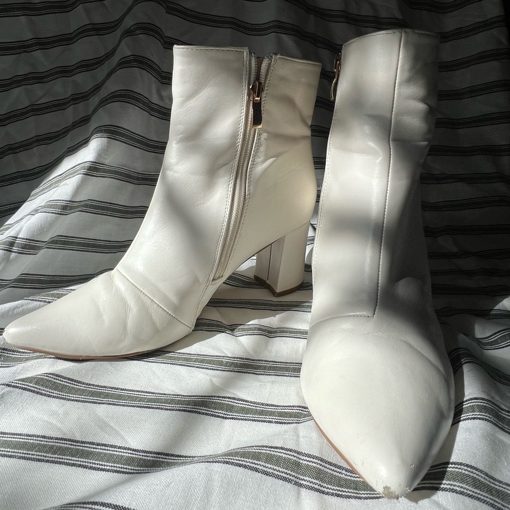 Lulu's Chic White Ankle Booties